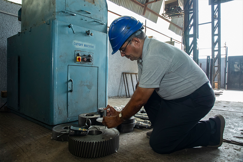 Portable Hardness Tester UCI Method for Welds and Restricted Access